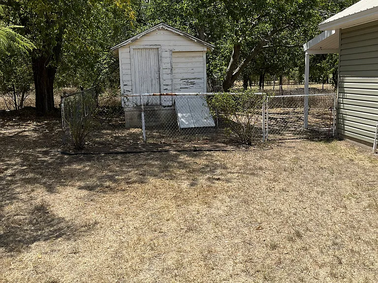 1019 Clay St — Photo 22