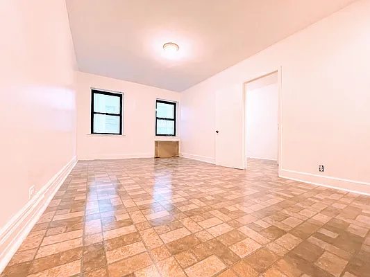 Rented by HOLTON REAL ESTATE INC. | media 10