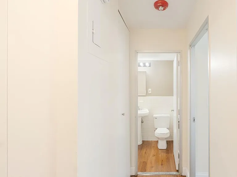 Kent Farm Apartment Homes — Photo 13
