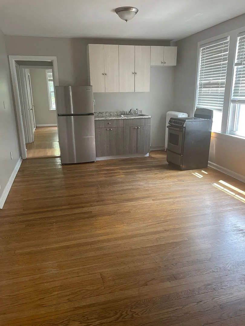 366 Prospect Ave — Photo 2