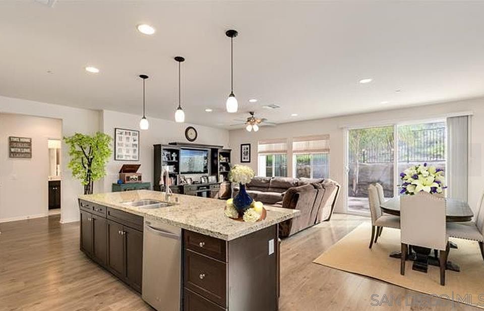 1st image of 1739 Avenida Regina
