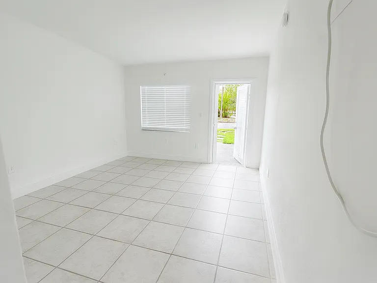 1100 NE 12th Ave — Photo 3