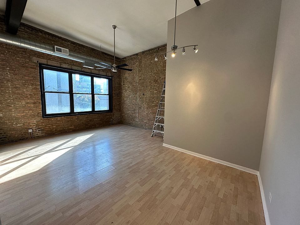1st image of 1314 N Milwaukee Ave #303
