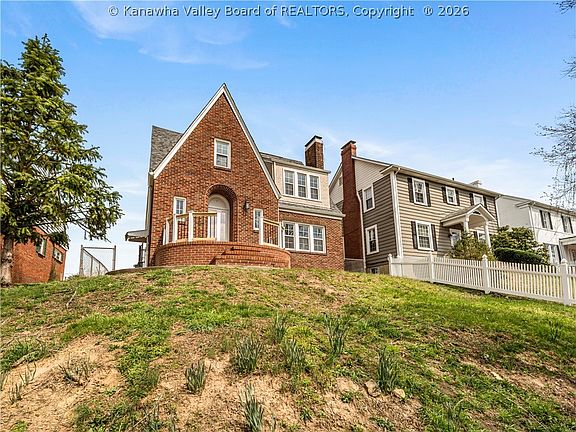 2nd image of 4 Grandview Dr
