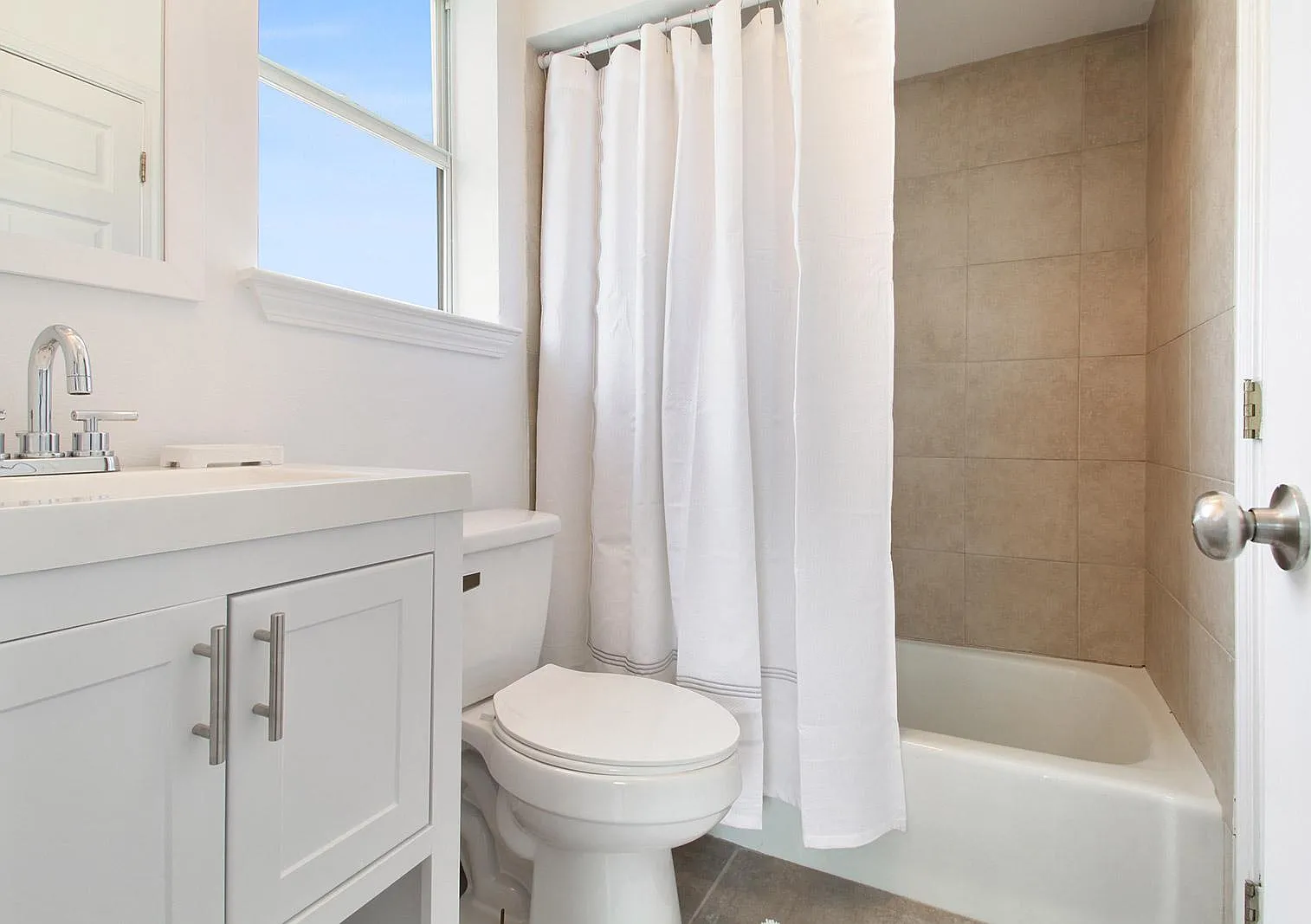1 bed, 1100 sqft, $1,200 — Photo 3