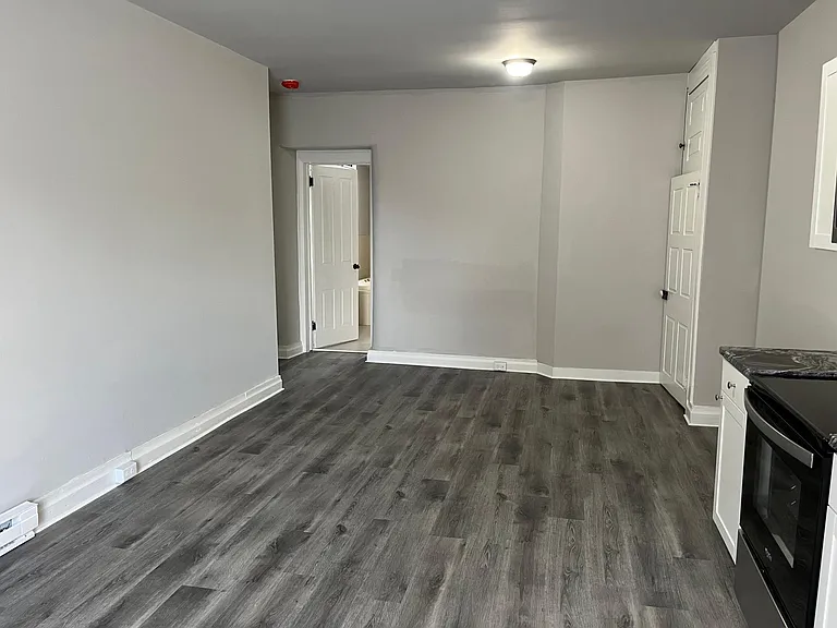401 Main St #2B — Photo 3