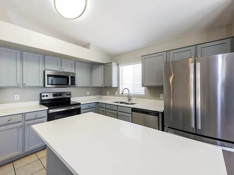 9847 W Irma Ln — Photo 6