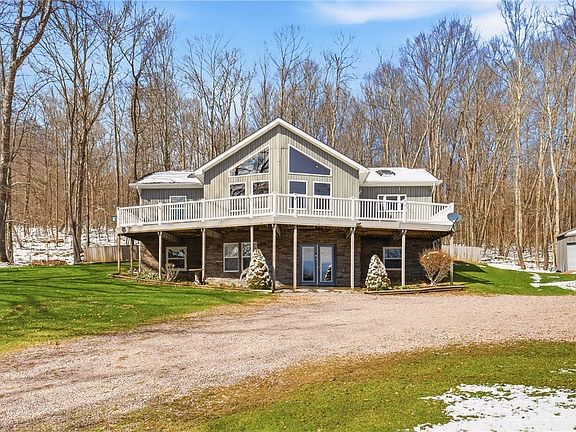 3rd image of 1073 Causeway Dr