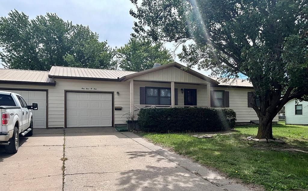 1404 N Green St, Hoisington, KS 67544 Zillow
