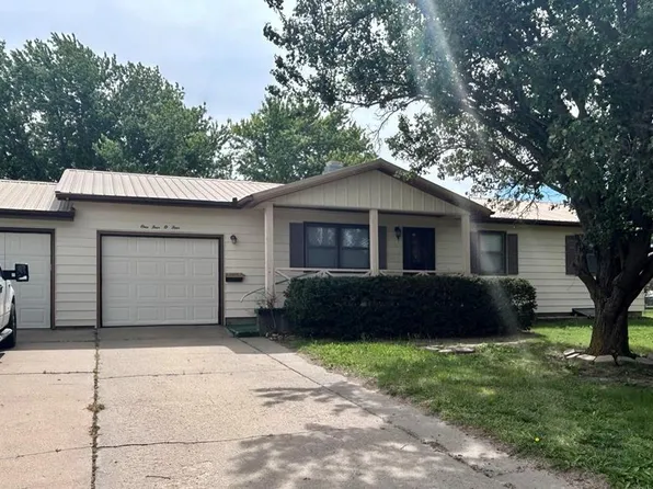 1404 N Green St, Hoisington, KS 67544