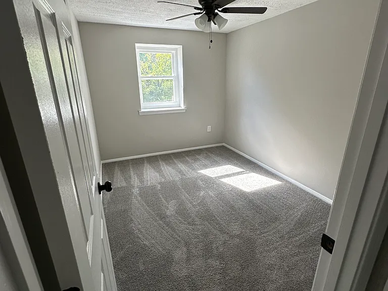 626 W Kingsway Rd — Photo 9