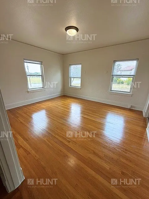 4 bed, 2324 sqft, $2,382 — Photo 4