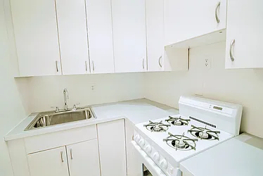 Rented by R New York