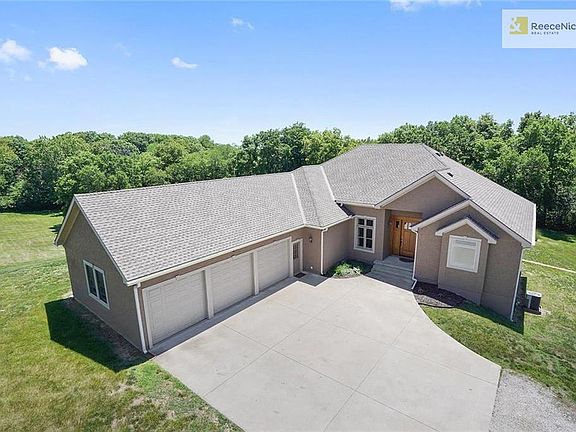 Private Oasis on acreage