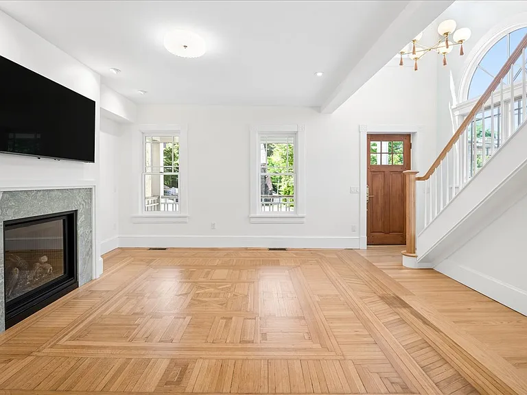 51 Main St #51 — Photo 8
