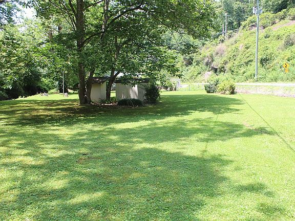 3rd image of 1690 Alarka Rd