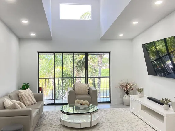 1008 GREEN PINE Boulevard #A3, West Palm Beach, FL 33409