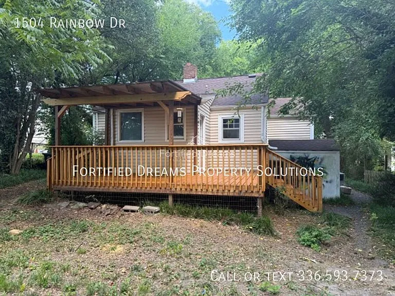1504 Rainbow Dr — Photo 2