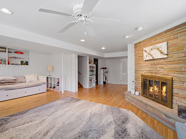 1322 Brook Ln — Photo 11
