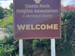 7 Edge Hill Rd E, Niantic, CT 06357