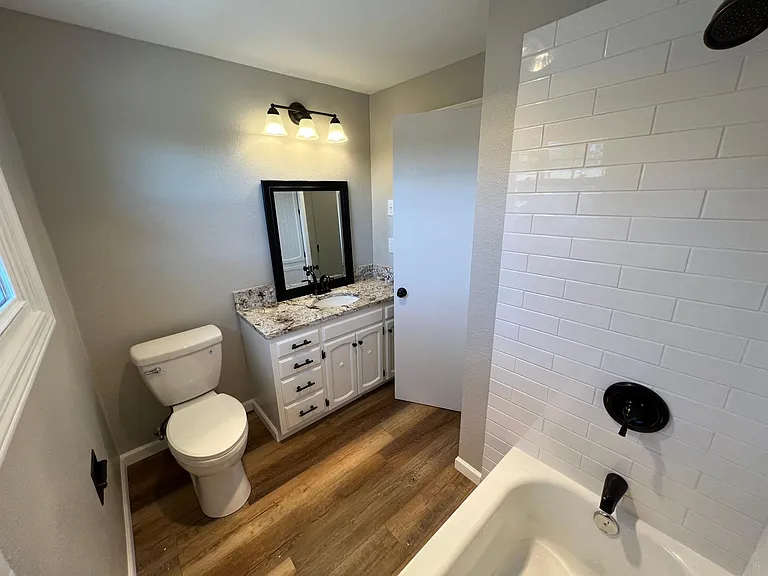 2549 NW Fairlawn St — Photo 17