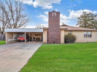 322 S Sheb Wooley Ave, Erick, OK 73645