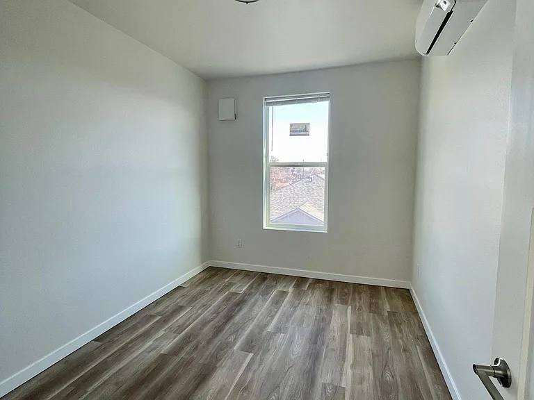 2520 N Regal St — Photo 17