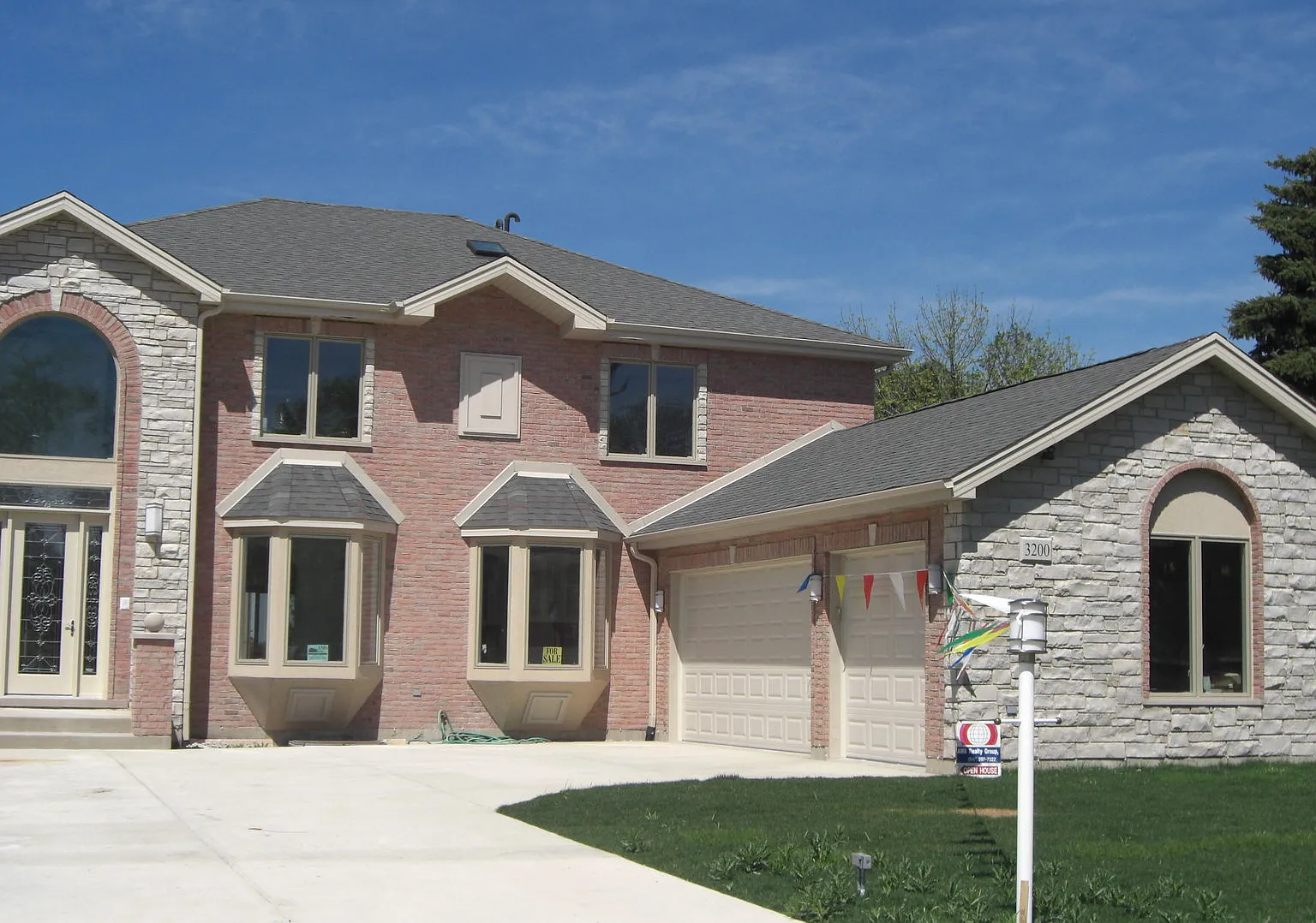5 bed, 4000 sqft, $7,860 — Photo 1