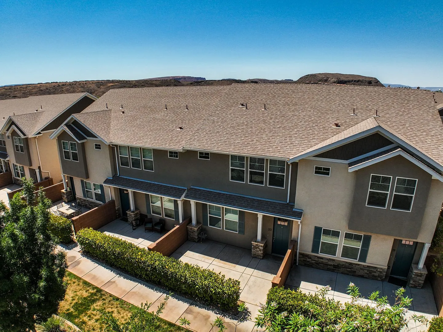 Available August 10th - Dog Friendly (under 30 lbs) . 3 Bed 2 1/2 Bath 2 Car garage townhome — Photo 2
