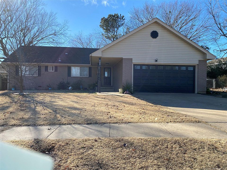 1st image of 600 Garden Ln