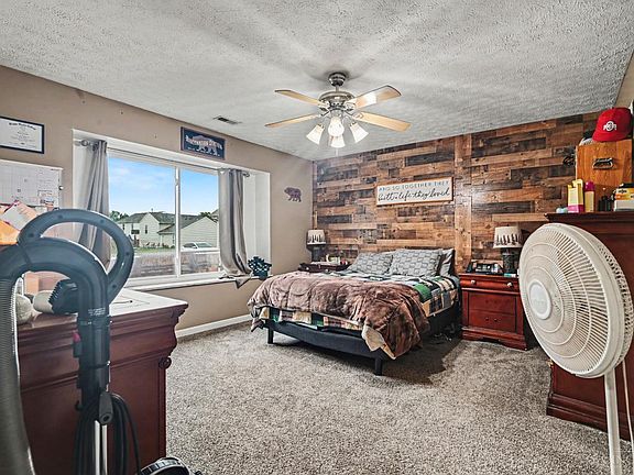 3rd image of 328 Hollyhock Ct
