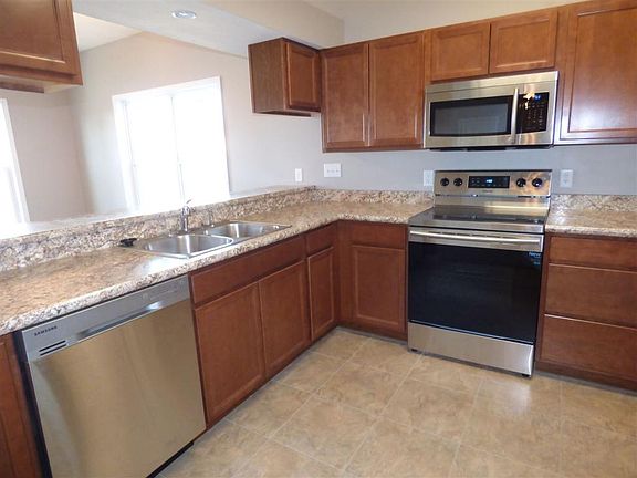 4th image of 57235 Garnet Ln