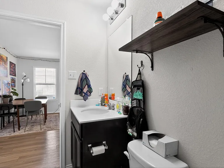 521 Staton St — Photo 16
