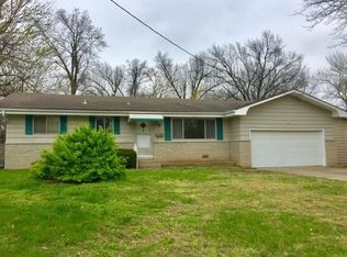 2711 E Linwood St, Springfield, MO 65804