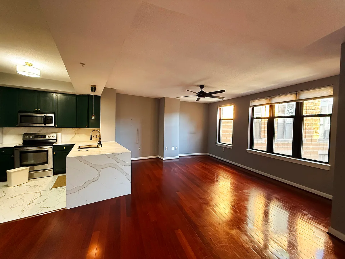 Building Photo - 400 Massachusetts Ave NW #1209