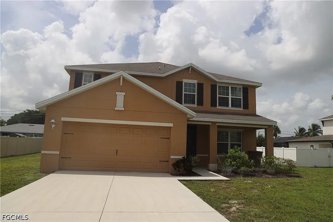 5 bed, 2.5 bath, 2848 sqft, $2,400 — Photo 1