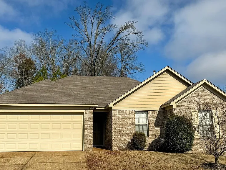 1645 Sawmill Creek Ln — Photo 1