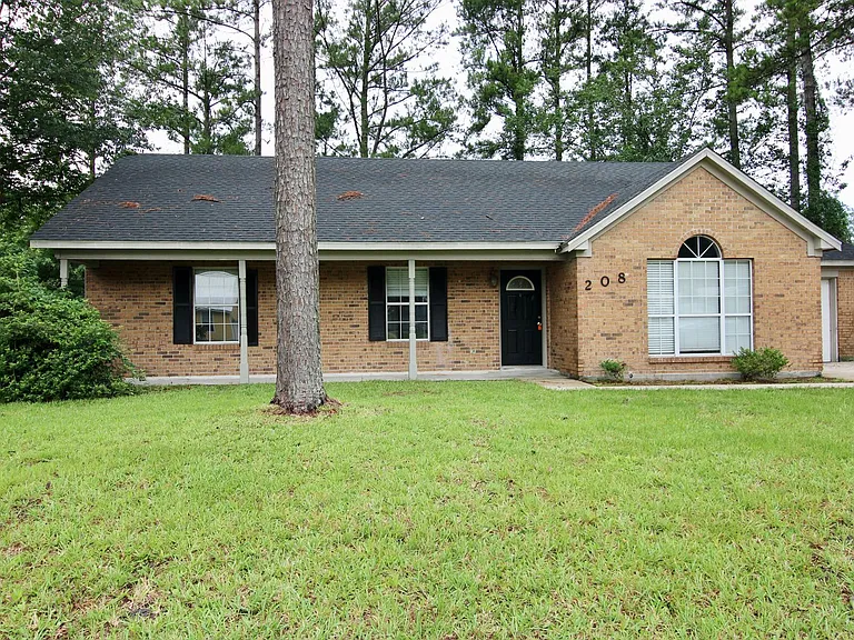 208 Woodbridge Rd — Photo 1