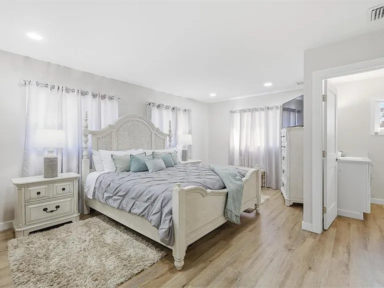 5247 Carmilfra Dr — Photo 16