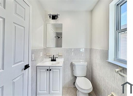 4th image of 87 Chadwick Ave #3