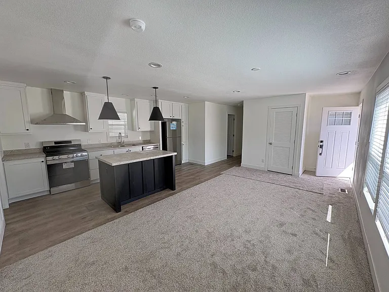 1700 State St #10 — Photo 3