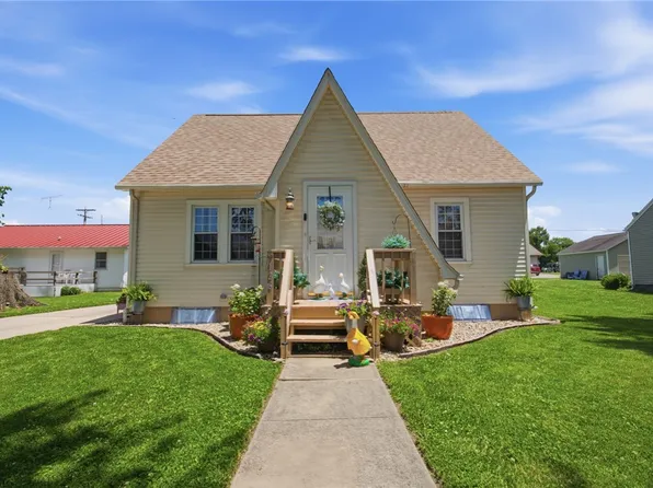 126 N 2nd St, Cowden, IL 62422