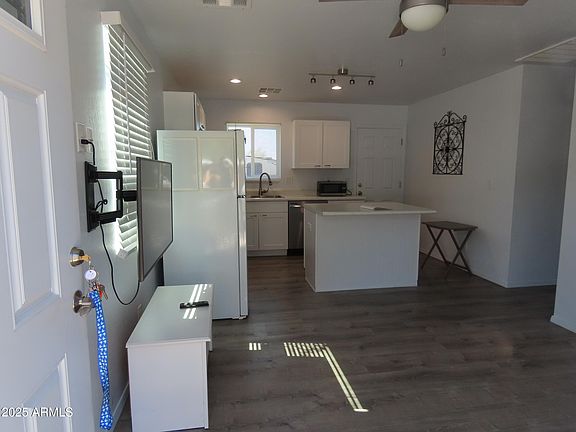 3rd image of 618 W Hill Street
