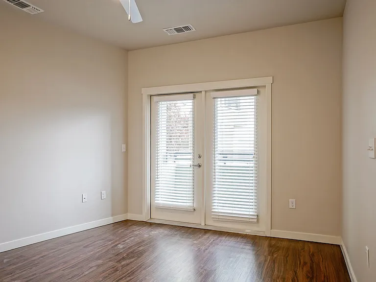 Capitol Flats — Photo 14