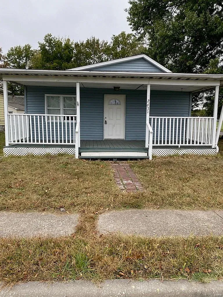 3 bed, 888 sqft, $1,050 — Photo 1