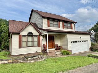 38 Retton Cir, Williamson, WV 25661