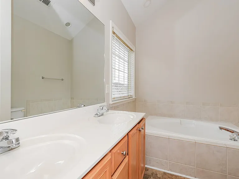 1606 Safe Harbor Ct — Photo 12