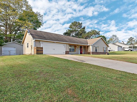 3rd image of 246 Blossom Dr