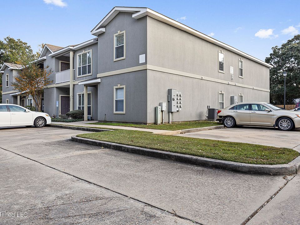 1st image of 310 Holcomb Blvd #128