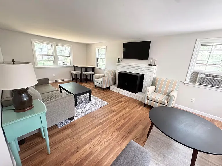 8 Terry Ave — Photo 9